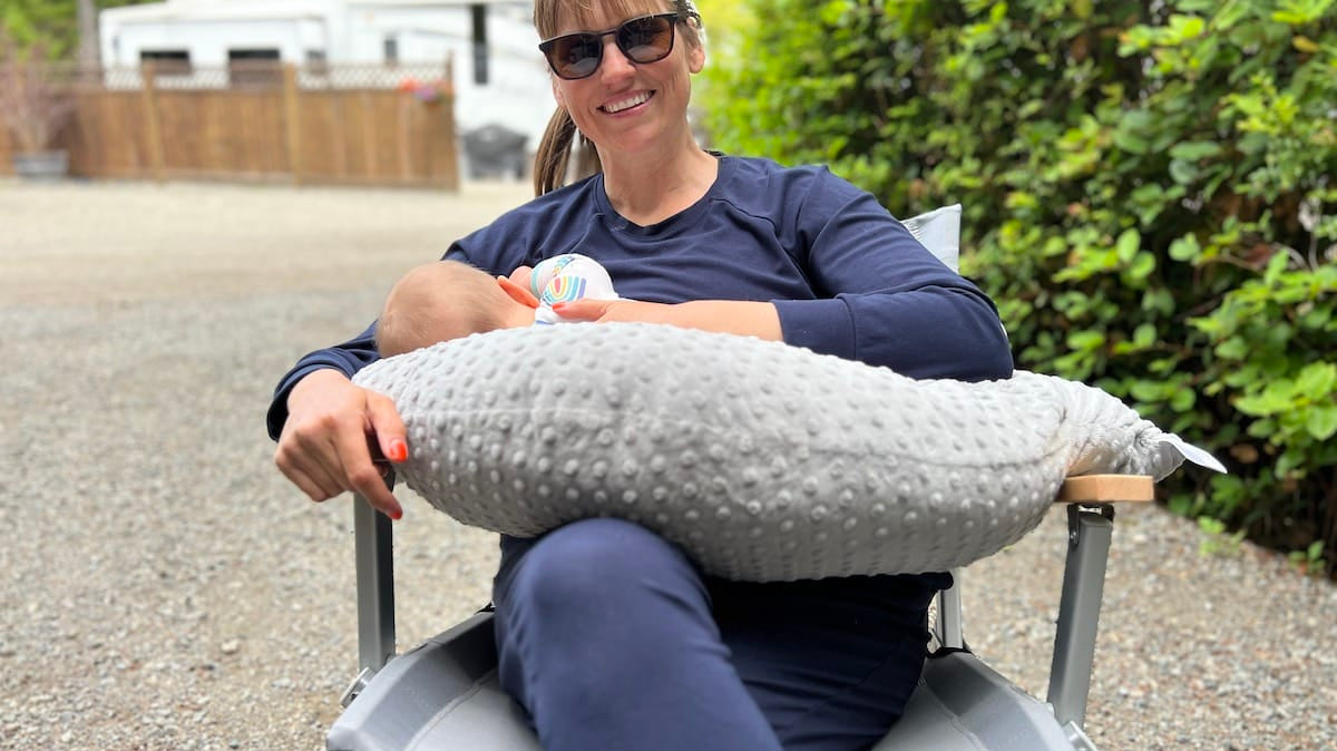 Say Goodbye to Back & Shoulder Pain During Feedings