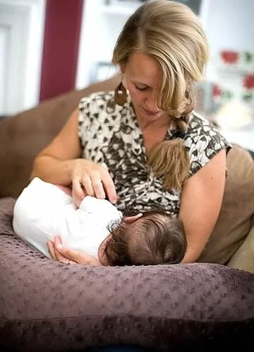 Best Nursing Pillow for Breastfeeding: Complete 2025 Guide